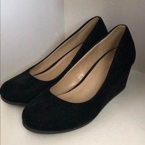 Forever Black Velvet Closed-toe Wedge NWOB SZ 7